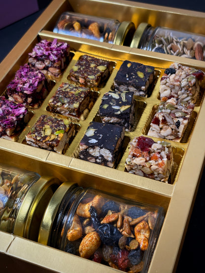 Premium Gourmet Dry Fruit &amp; Sweet Gift Box